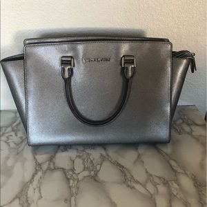 MICHAEL KORS purse